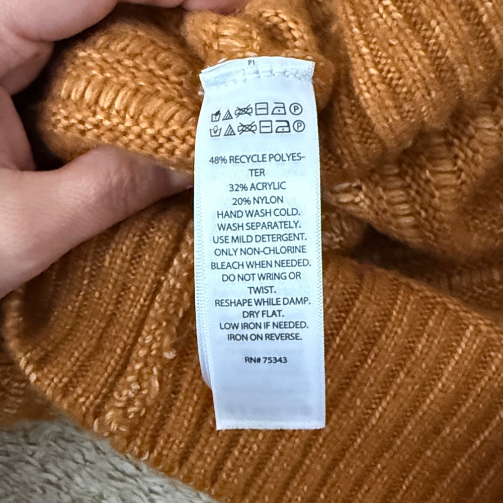 Sincerely Jules Cropped V-Neck Sweater Size:Medium - Picture 5 of 5